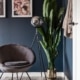Slaapkamer hotel chique in Nootdorp met donkerblauw, goud en roze accenten - Nuria Design